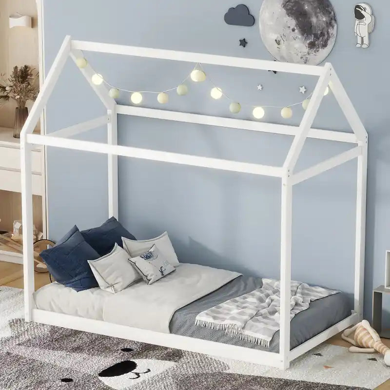 Lit cabane simple pour enfant avec cadre de toit – Pin blanc et bois d'ingénierie, design facile à nettoyer