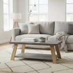 Table basse moderne de 110 cm avec plateau aspect pierre grise et étagère inférieure ouverte – Pieds en bois clair