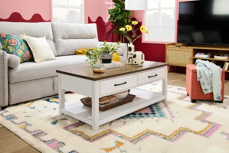 Table basse traditionnelle de 23,25" avec tiroirs de rangement et étagère – Blanc et chêne noyer