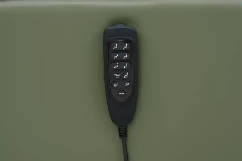 Fauteuil inclinable massant électrique en cuir véritable 31 po avec siège chauffant, appui-tête électrique et gravité zéro