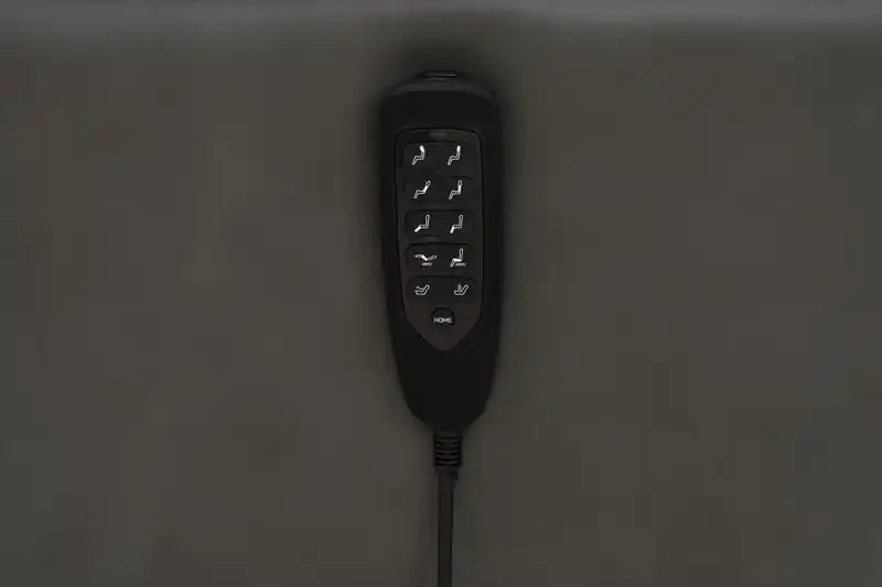 Fauteuil inclinable massant électrique en cuir véritable 31 po avec siège chauffant, appui-tête électrique et gravité zéro